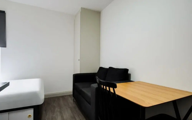 Modest Apartment in London Near Wimbledon Park