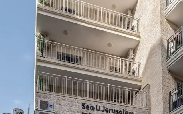 Stunning ONE bdr big Balcony