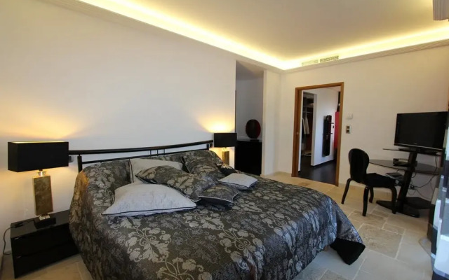 HAVRE DE PAIX" 5 étoiles Prestige jacuzzi, hammam, sauna, PISCINE chauffée Mougins Cannes Grasse