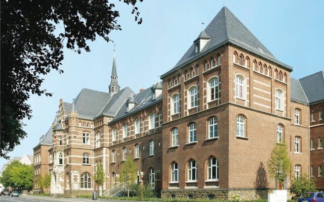 Отель Collegium Leoninum вид на фасад