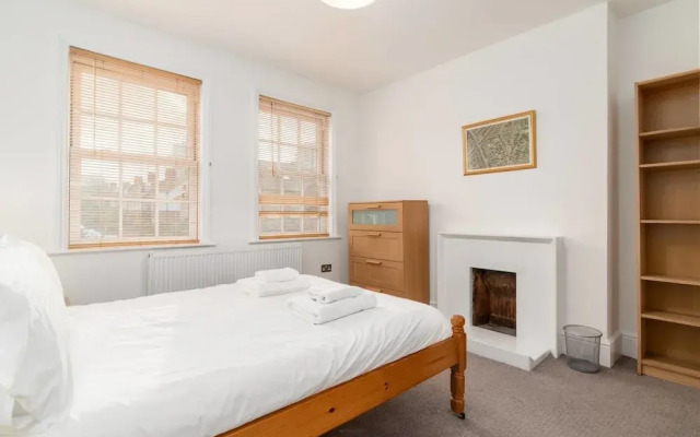 Modern 2 Bed, for 4 Guests in Golders Green!