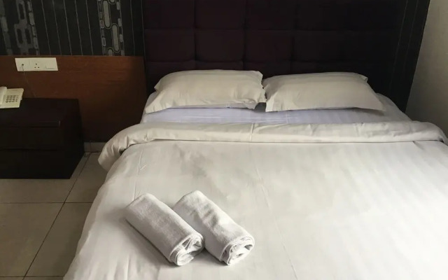 OYO 89856 MF Hotel