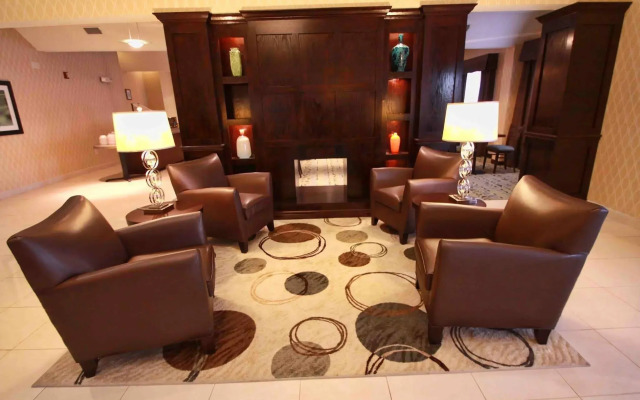 Magnolia Bay Hotel & Suites