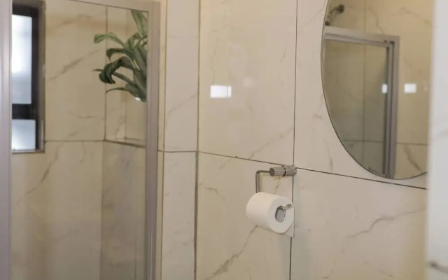 Luxurious, Spacious 2-br