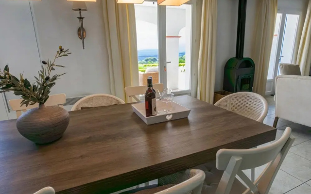 Modern villa in Camplong with private pool
