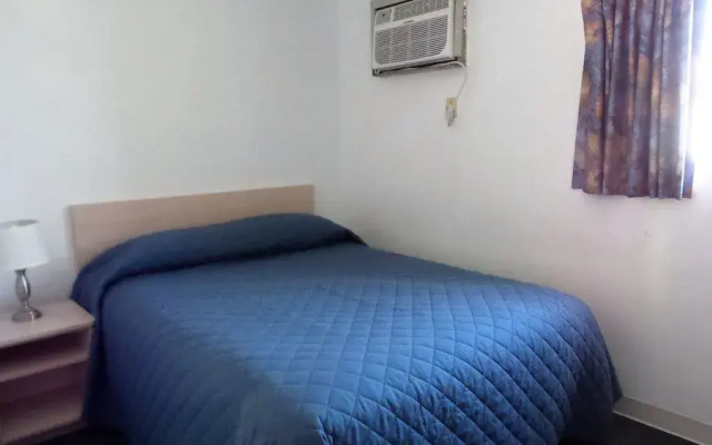 Golden Rail Motel