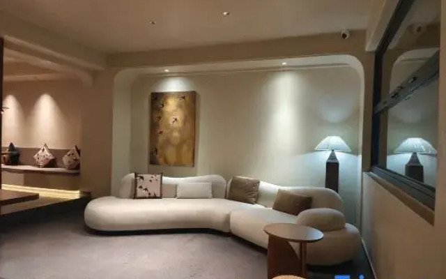 Mile Midhill Villa