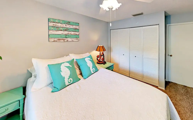 1465 Brier Home - 3 Br Home