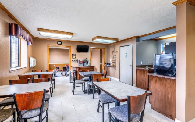 America's Inn & Suites Auburn