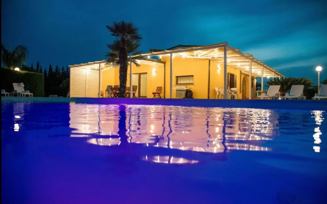 Villa With Large Swimming Pool Salento