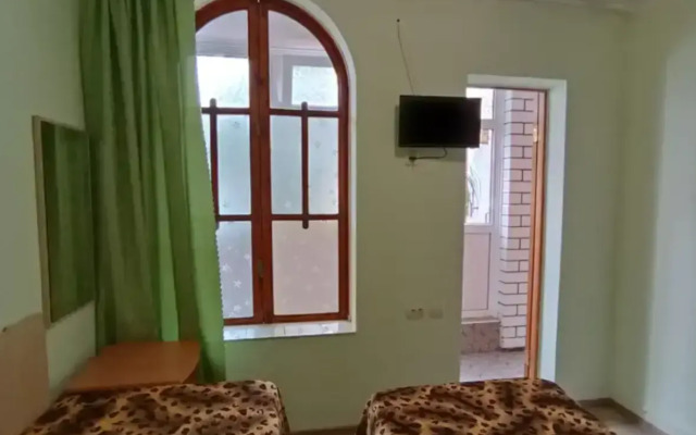 Уютный дворик на Толстого