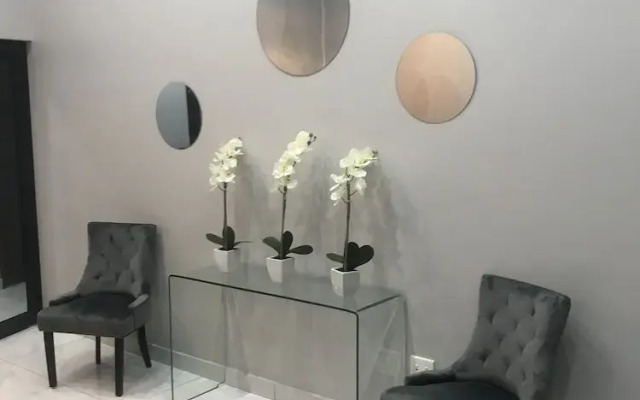 La Orchard Hotel