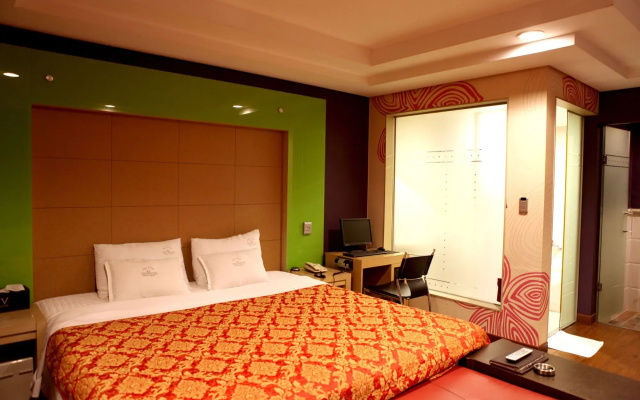 V Hotel