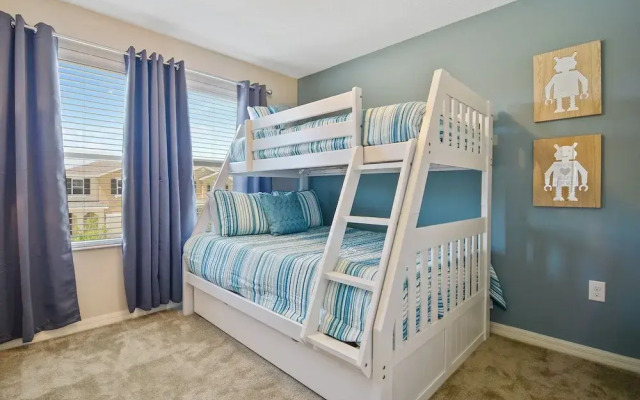 Four Bedroom Sleeps 10 w Gameroom 5152a