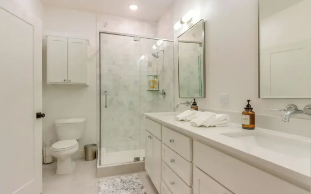 Near Downtown: Luxury Townhome in Bentonville!