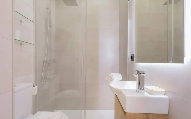 Bright Apartment in Sevilla Teodosio II
