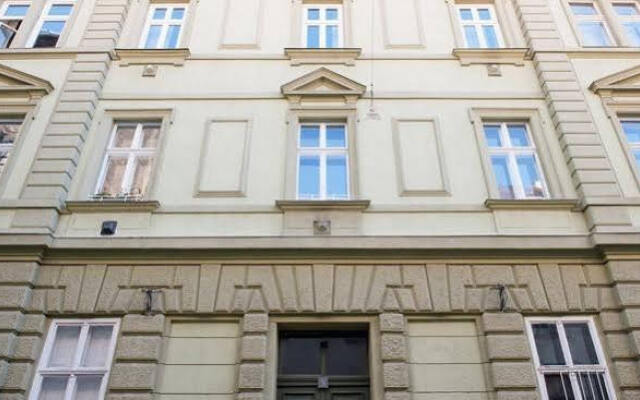 Отель Arpa Flat Embassy Будапешт вид на фасад