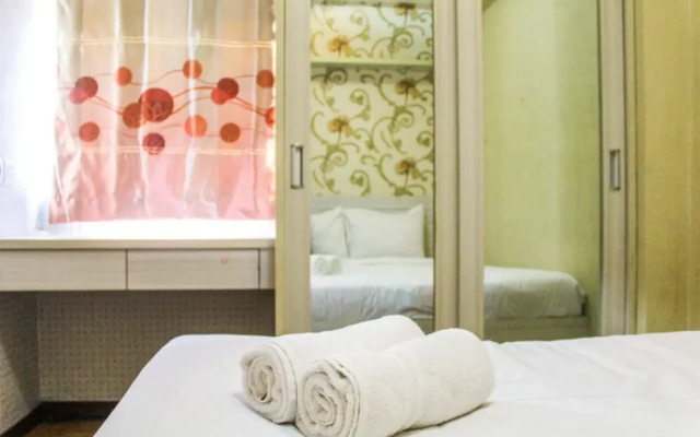 Fully Furnished and Cozy Design 1BR Green Pramuka Apartment