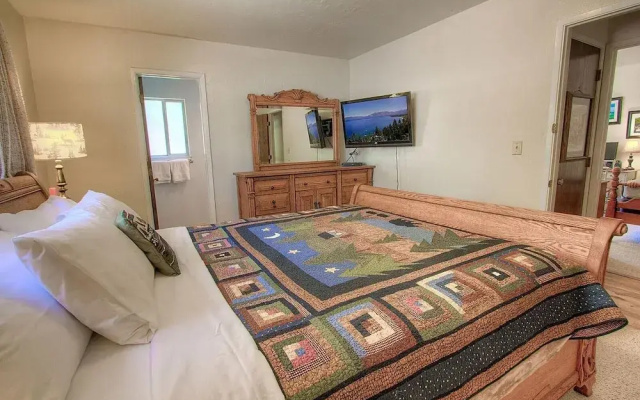Bowers Mansion 3 Bedroom Home by Redawning