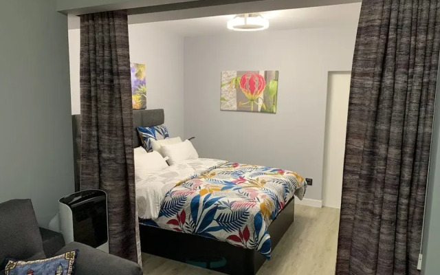 Funchal Apt- Sleeps 2 - Pool & Garden - Madeira