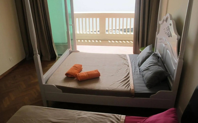 Luxury Suites @ Straits Quay
