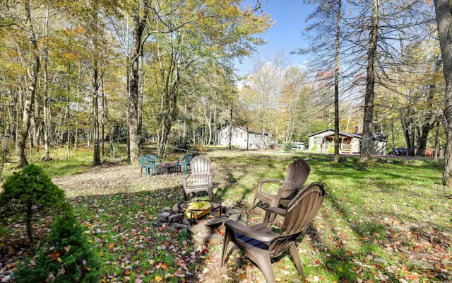Pet-friendly Cabin in Pocono Lake!