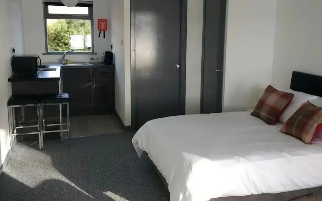 Altnacealgach Motel