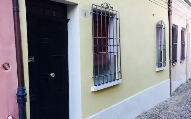 Gold Apartment