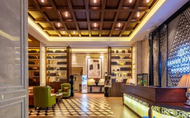 Lhasa James Joyce Coffetel Ruipin Hotel