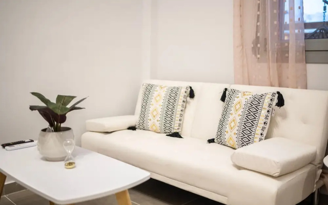 Filiatra Welcoming Hideaway - A Cozy Urban Escape