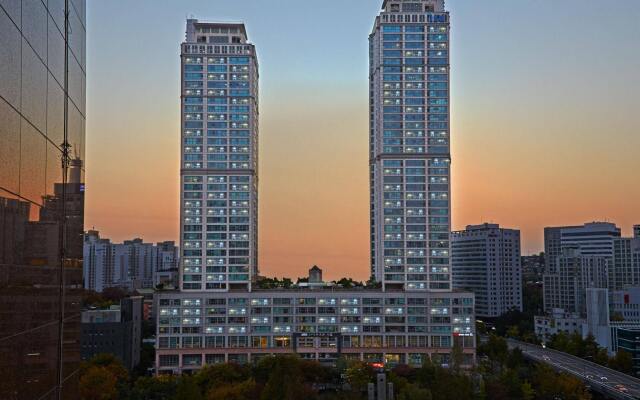 Отель Brown Suites Seoul Южная Корея, Сеул - 1 отзыв об отеле, цены и фото номеров - забронировать отель Brown Suites Seoul онлайн вид на фасад