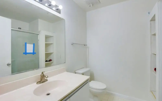 Close to Hospital & Dulles: Herndon Townhome