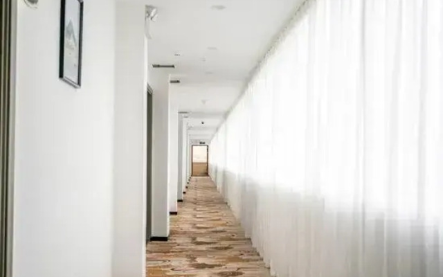 Liuzhou Baodu Hotel (Xijiang Road Century High School)