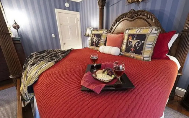 10 Fitch Luxurious Romantic Inn