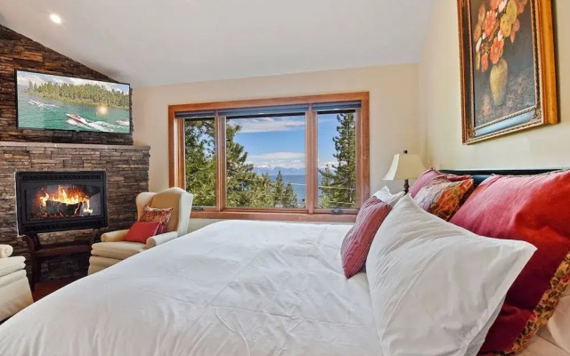 Luxury Mountain Retreat | Lake Views, Deck + BBQ | Pool Table & Chef’s Kitchen