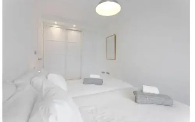 White Cozy Flat in Donostia