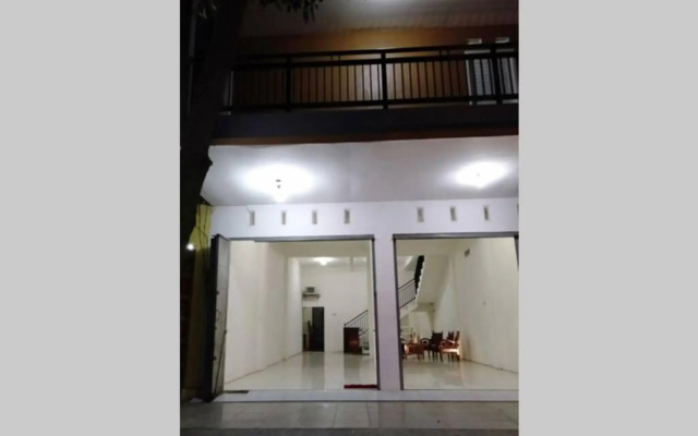 Yustin Family Homestay Malang