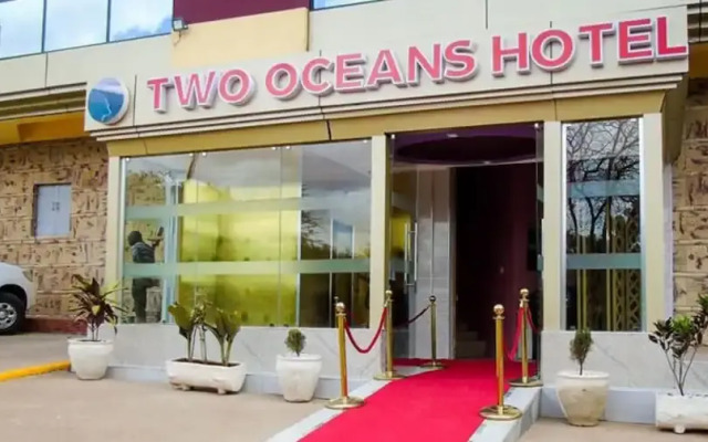 Two Oceans Hotel-Voi