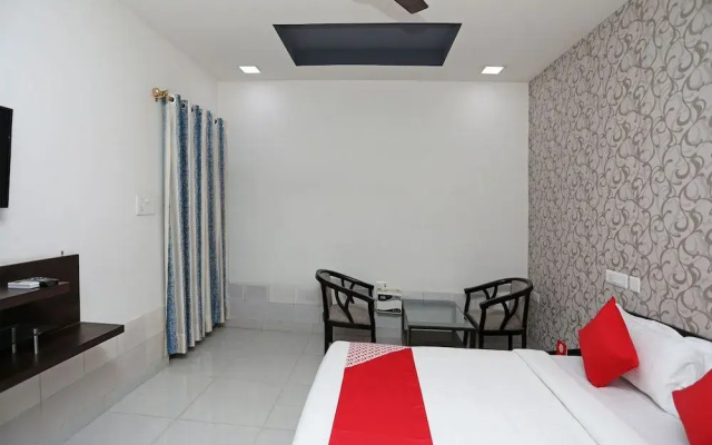 OYO 13493 Hotel Vridhi Inn