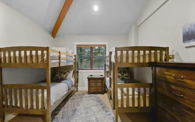 Westridge Chalet 4 Bedroom Townhouse by RedAwning