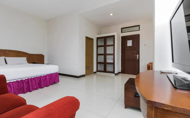 Emia Hotel