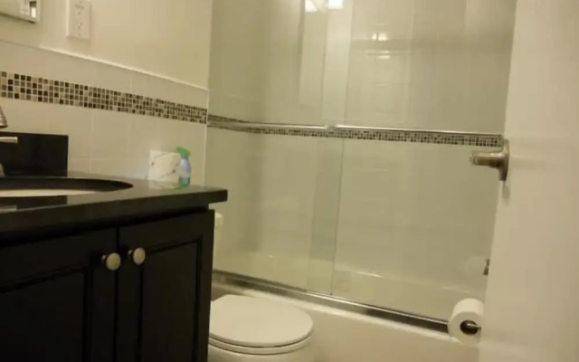 Midtown East 1BR Six DR27