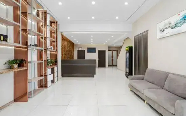 Yiyue Online Apartment (Hangzhou Bay Century City)