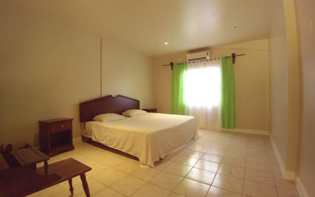 Pinneys Beach Hotel Nevis