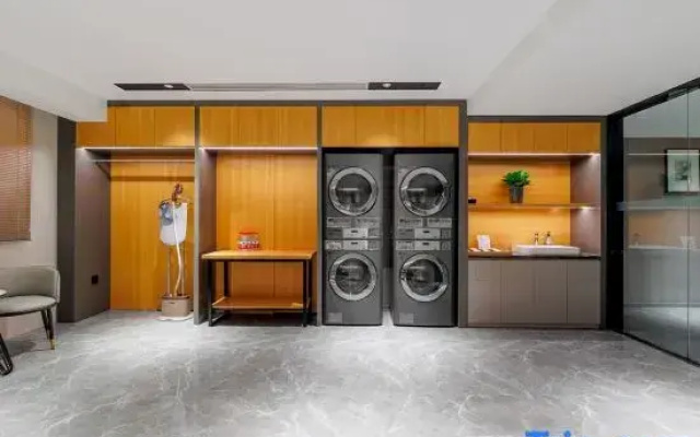 Homeinn Selected Hotel (Urumqi Convention Wuyue Plaza)
