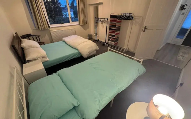 Riverside Retreat in Staines-upon-thames