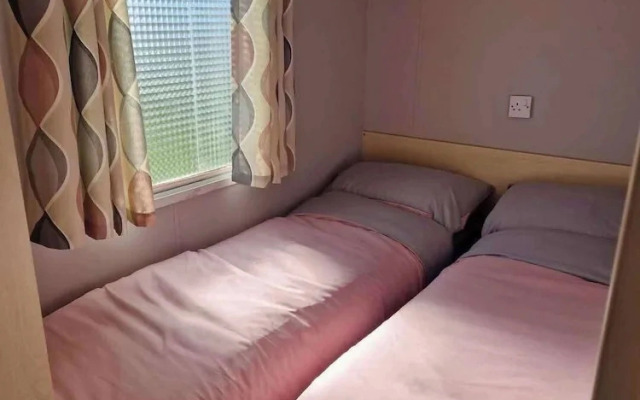 Cabin Sleeps 6 With Wifi