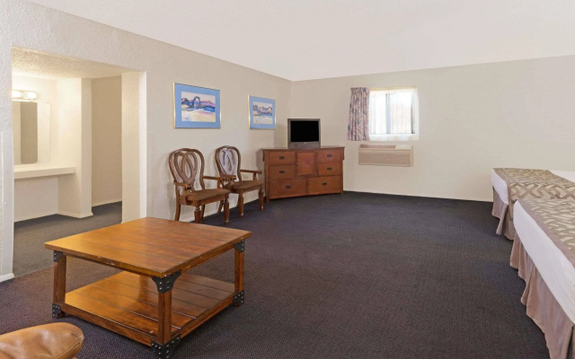 Travelodge by Wyndham Cortez