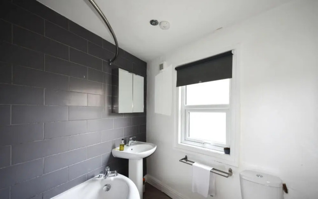 Central Contemporary 3 Bedroom Flat in Bristol