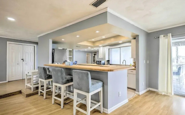 Apollo Beach Waterfront Retreat w/ Boat Dock!